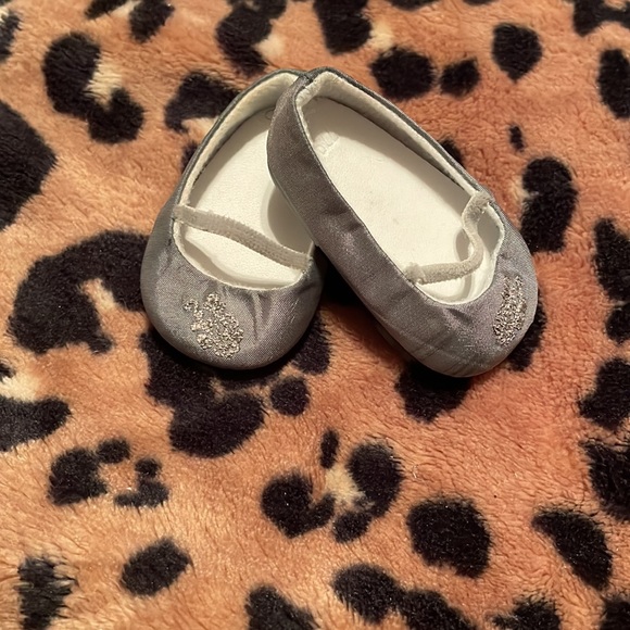 American girl shoe and dress bundle *DOLL NOT INCLUDED - Picture 12 of 12